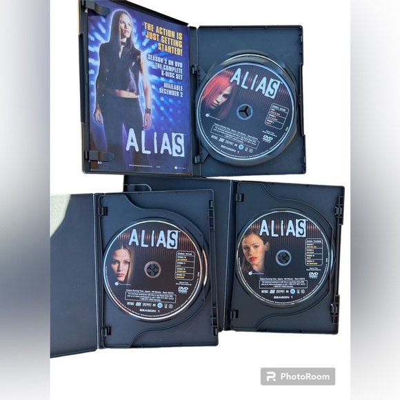 ALIAS  The complete First Season The complete Second season is listed seperately - Picture 4 of 6